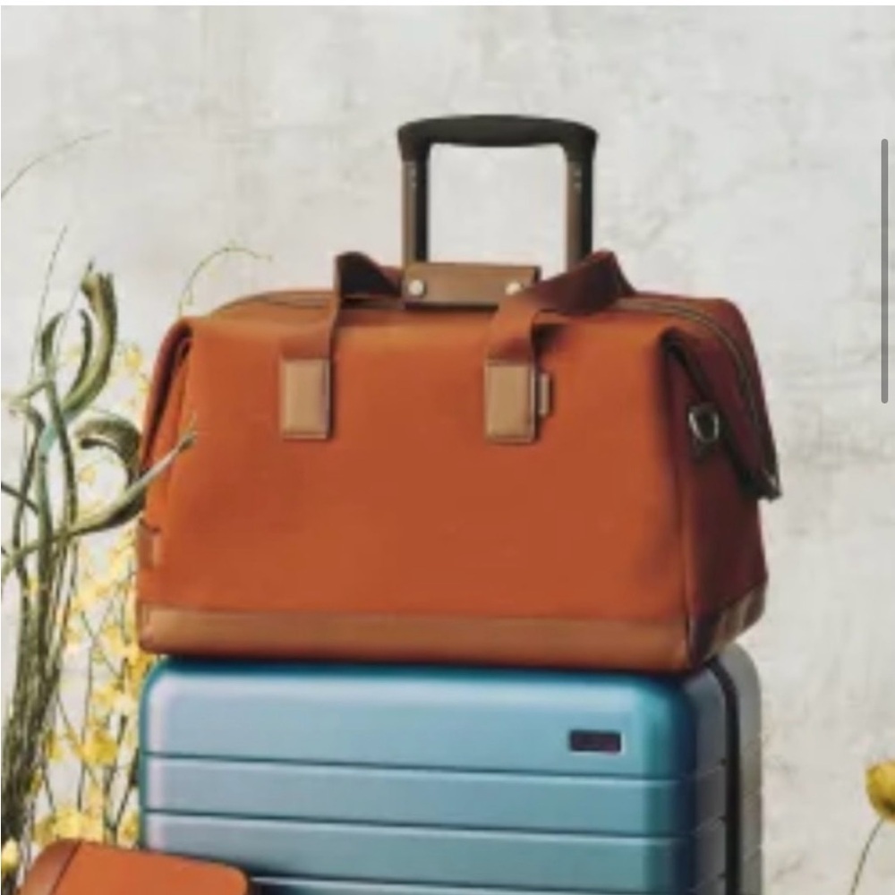 Away x Rashida Jones Limited edition
Weekender bag great condition